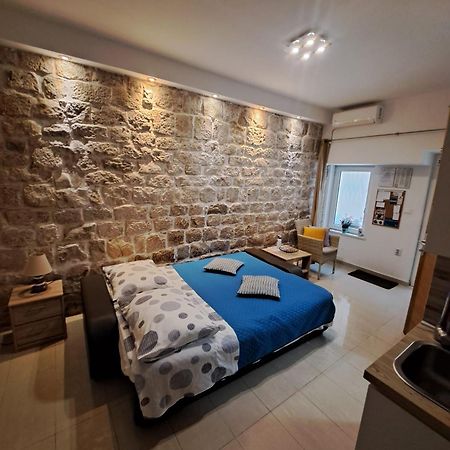 Studio Apartment Legcevic Kaštela Buitenkant foto