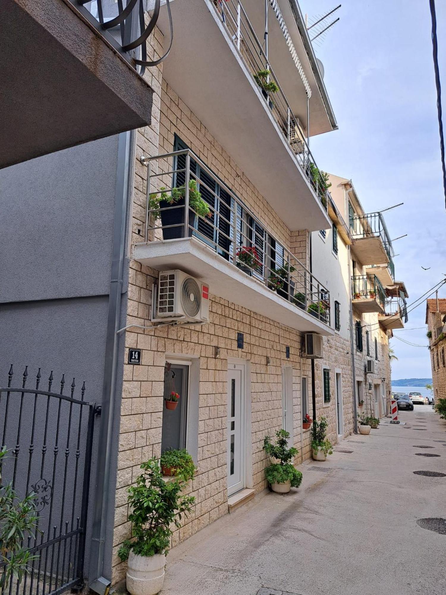 Studio Apartment Legcevic Kaštela Buitenkant foto